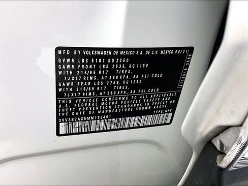 Used 2021 Volkswagen Tiguan SE w/ Panoramic Sunroof Package FWD image 18