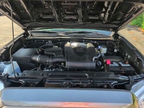 Used 2022 Toyota Tacoma TRD Sport AWD/4WD image 22