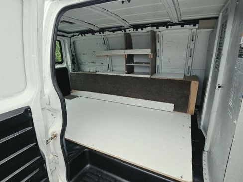 Used 2014 Chevrolet Express 2500 RWD image 17