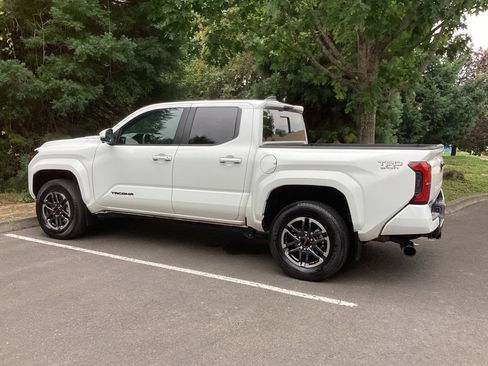 Certified 2024 Toyota Tacoma TRD Sport w/ TRD Sport Premium Package AWD/4WD image 9