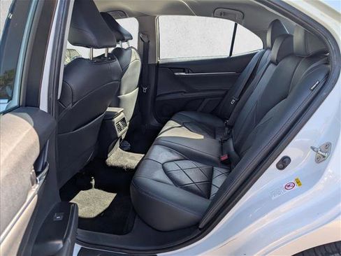 Used 2018 Toyota Camry XLE FWD image 16