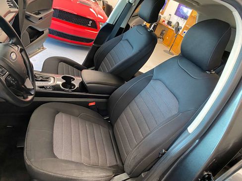 Used 2016 Ford Edge SE image 22