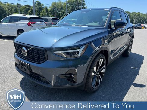 New 2026 Volvo XC40 B5 Ultra w/ Climate Package AWD/4WD image 4
