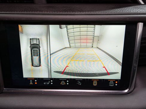Used 2024 GMC Yukon Denali w/ Advanced Technology Package AWD/4WD image 23