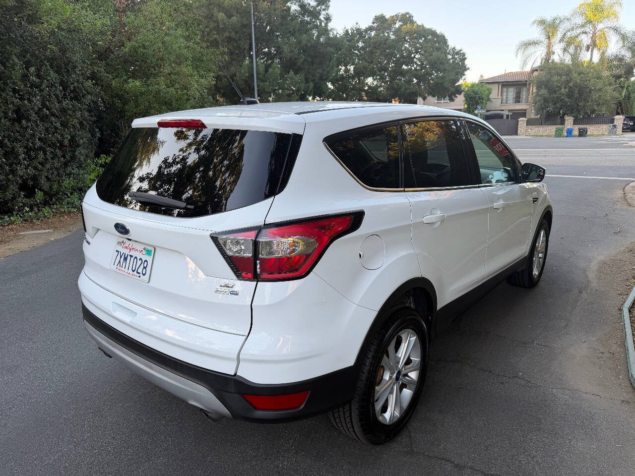 Used 2017 Ford Escape SE AWD/4WD image 7