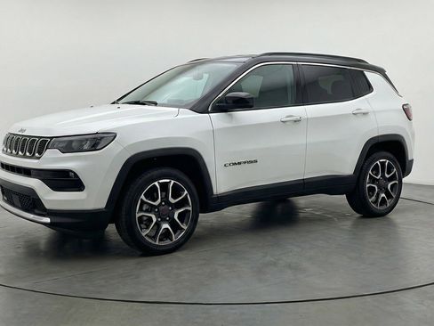 Used 2025 Jeep Compass Trailhawk AWD/4WD image 3