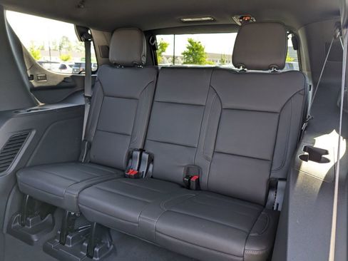 Used 2024 Chevrolet Tahoe Z71 w/ Luxury Package image 44