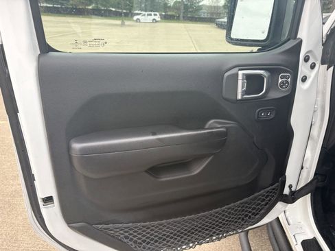 Used 2020 Jeep Gladiator Rubicon image 3