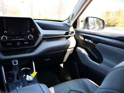 Used 2020 Toyota Highlander Limited AWD/4WD image 22