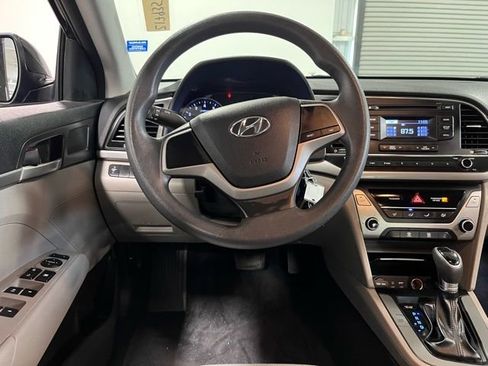 Used 2017 Hyundai Elantra SE image 21