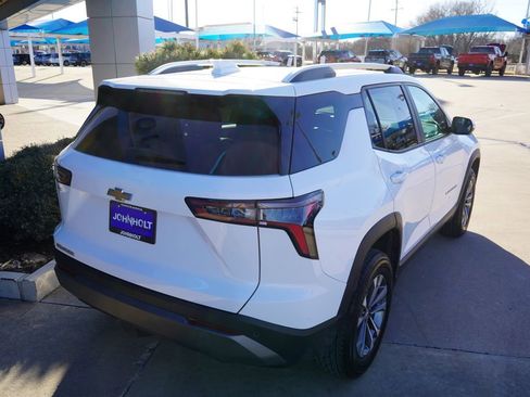 Used 2025 Chevrolet Equinox LT w/ Convenience Package II image 9