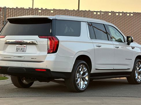 Used 2021 GMC Yukon XL SLT w/ SLT Luxury Package image 4