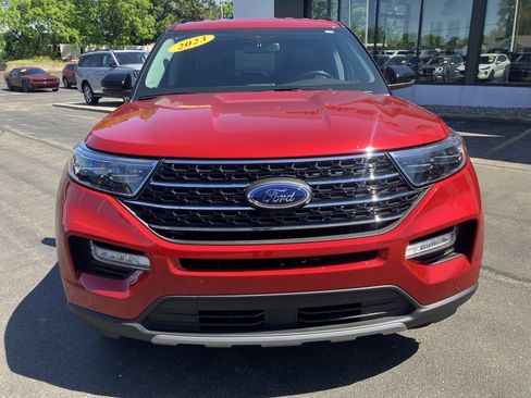 Used 2023 Ford Explorer XLT w/ Equipment Group 202A AWD/4WD image 2