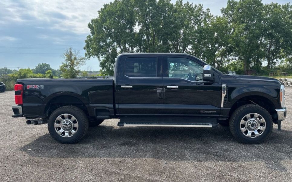 Used 2023 Ford F350 Lariat w/ Tow Technology Package AWD/4WD image 6