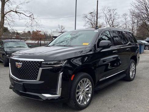 Used 2023 Cadillac Escalade Premium Luxury image 3