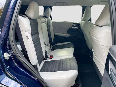 New 2025 Mitsubishi Outlander SE image 27