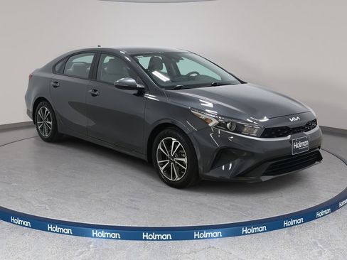 Used 2023 Kia Forte LXS w/ LXS Technology Package image 4