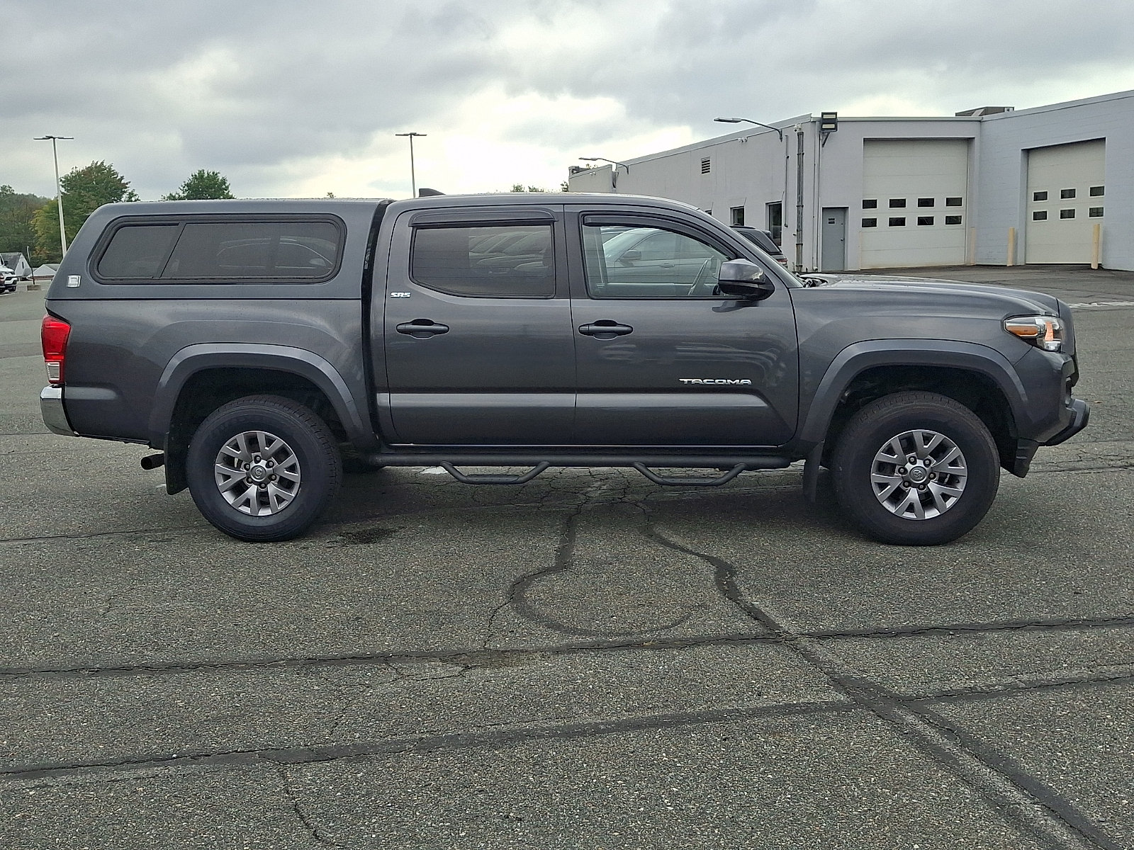 Used 2017 Toyota Tacoma SR5 w/ Tow Package AWD/4WD image 7