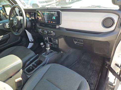 Used 2024 Jeep Gladiator Sport AWD/4WD image 17