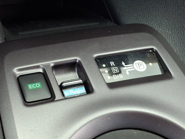 Used 2025 Nissan Leaf S FWD image 17