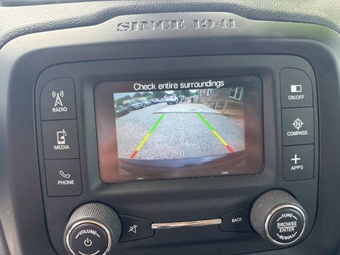 Used 2016 Jeep Renegade Latitude FWD image 16