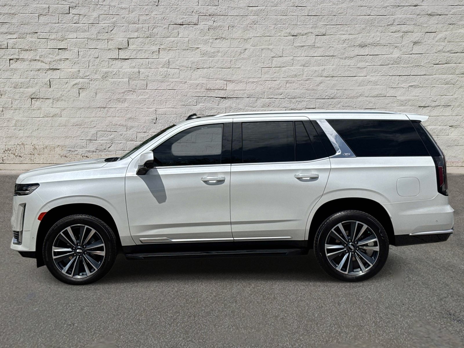 Certified 2024 Cadillac Escalade Premium Luxury AWD/4WD image 2