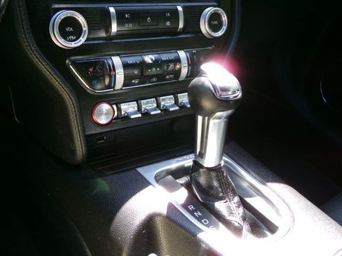 Used 2020 Ford Mustang Premium RWD image 18