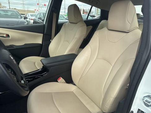 Used 2022 Toyota Prius XLE image 14