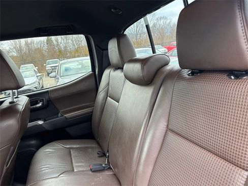 Used 2017 Toyota Tacoma Limited image 17