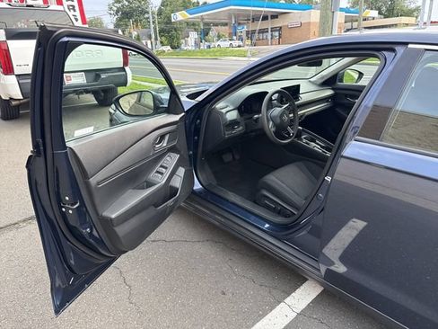 Used 2023 Honda Accord EX image 9