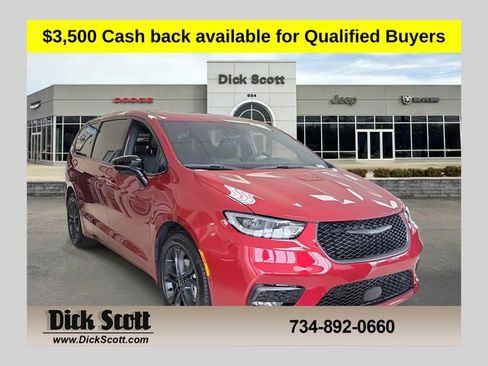 New 2026 Chrysler Pacifica Select image 1