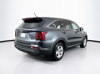 Used 2023 Kia Sorento LX FWD video 2