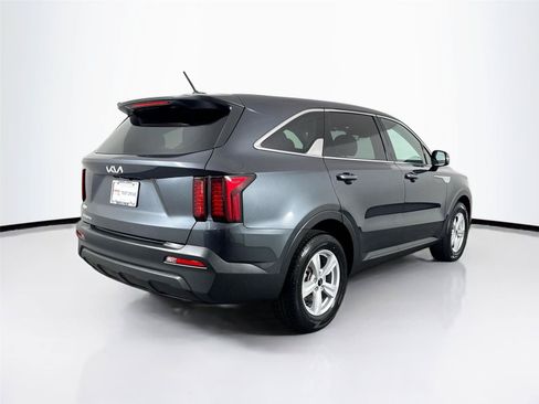 Used 2023 Kia Sorento LX FWD image 2