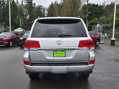 Used 2016 Toyota Land Cruiser image 6