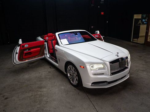 Used 2016 Rolls-Royce Dawn RWD image 11