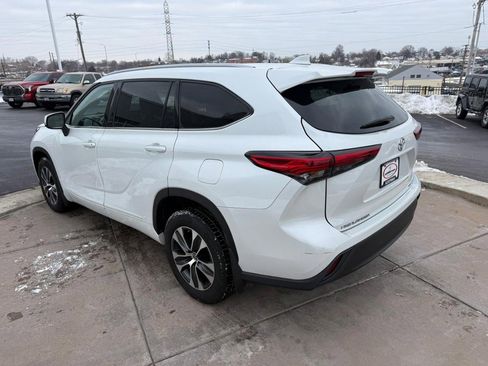 Used 2022 Toyota Highlander XLE image 10