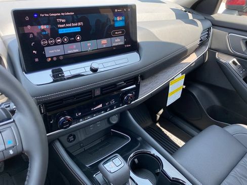 New 2026 Nissan Rogue Platinum AWD/4WD image 17