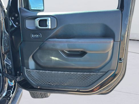 Used 2019 Jeep Wrangler Unlimited Rubicon AWD/4WD image 9