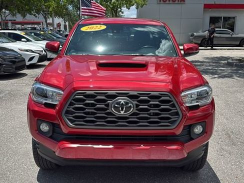 Used 2022 Toyota Tacoma TRD Sport w/ Technology Package RWD image 2