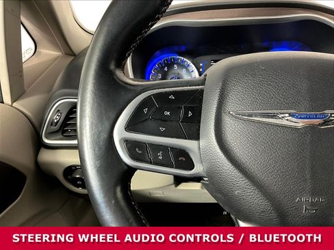 Used 2018 Chrysler Pacifica Touring-L FWD image 10