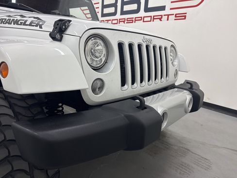 Used 2017 Jeep Wrangler Unlimited Sahara image 2