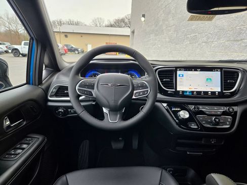 New 2026 Chrysler Pacifica Select AWD/4WD image 34
