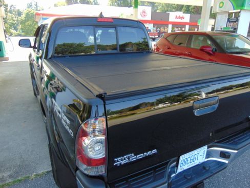 Used 2014 Toyota Tacoma 4x4 Double Cab w/ TRD Off-Road Package image 12