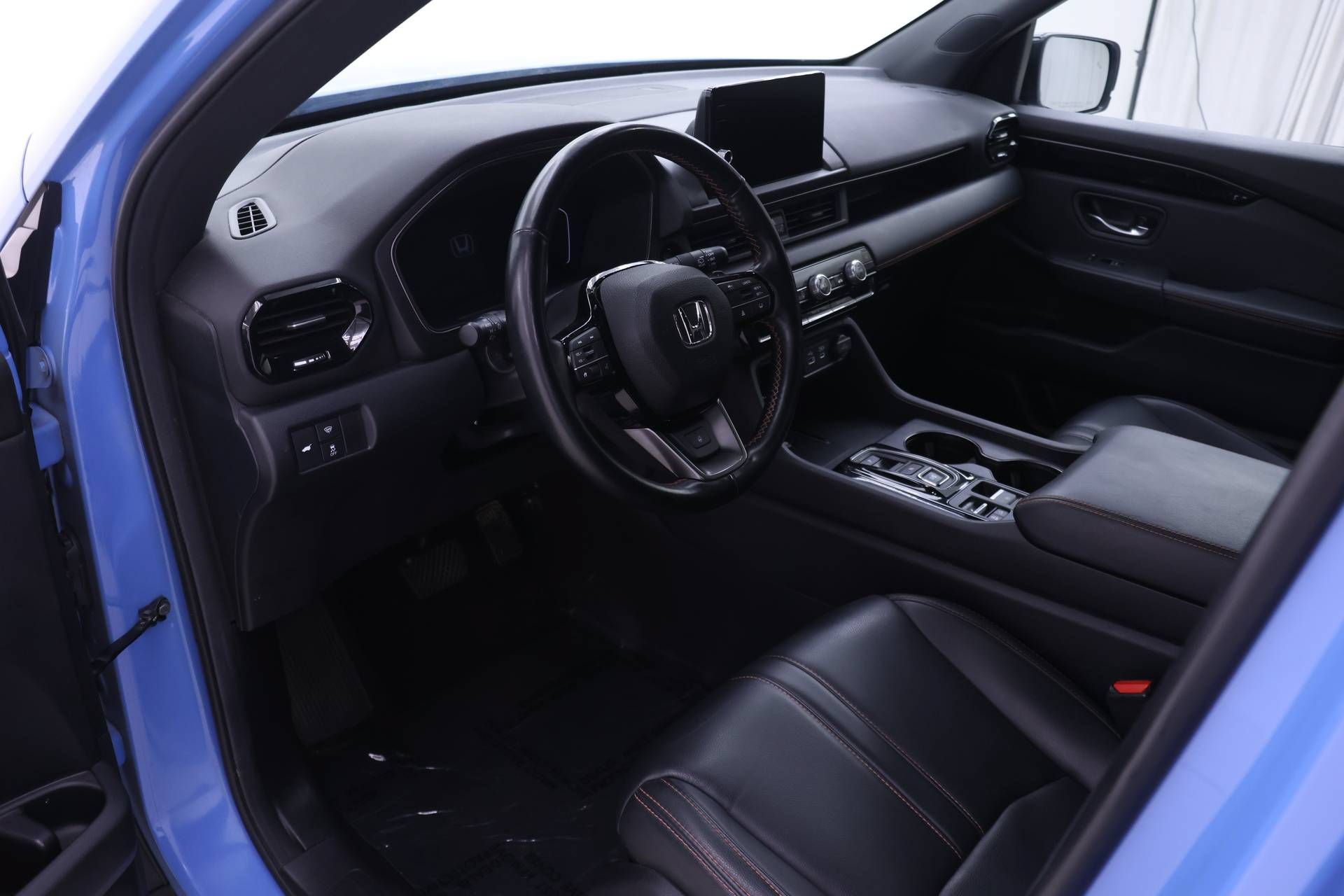 Certified 2025 Honda Pilot TrailSport image 3