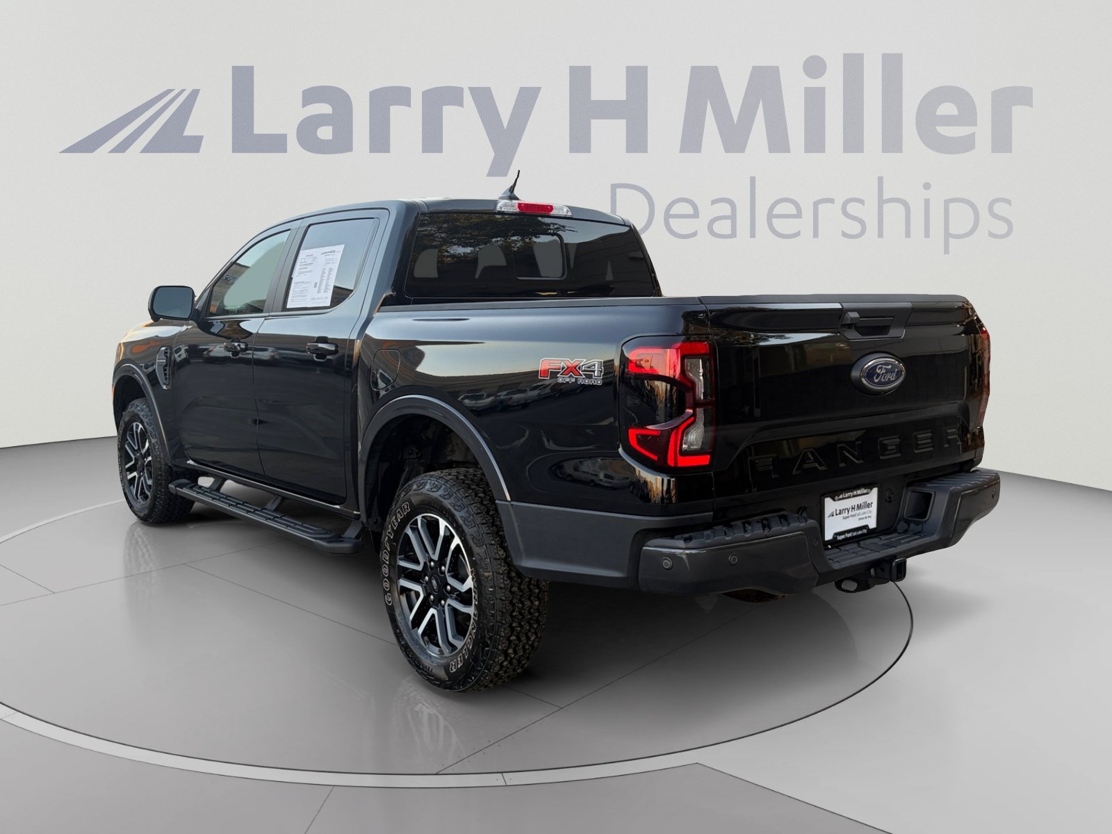 Used 2024 Ford Ranger Lariat w/ FX4 Off-Road Package AWD/4WD image 3