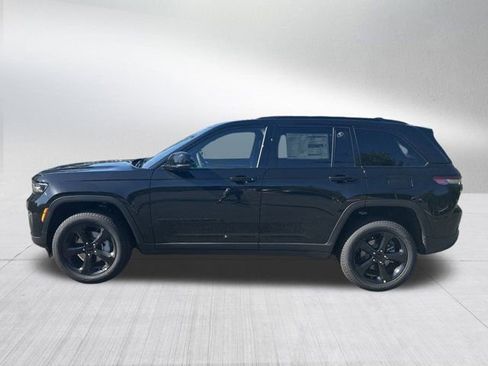 New 2025 Jeep Grand Cherokee Limited w/ Black Appearance Package image 8