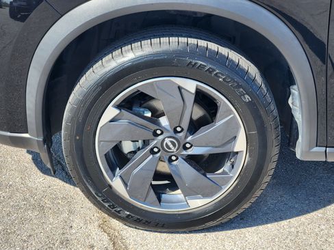 Used 2024 Nissan Rogue SV FWD image 10