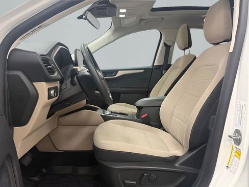 Used 2022 Ford Escape SE w/ SE Sport Appearance Package FWD image 11
