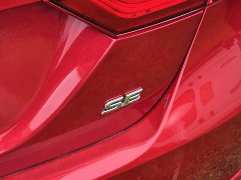 Used 2021 Toyota Camry SE FWD image 9