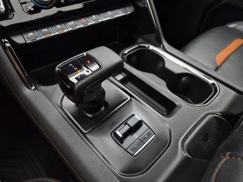 Used 2025 GMC Sierra 1500 AT4 w/ AT4 Premium Package AWD/4WD image 15